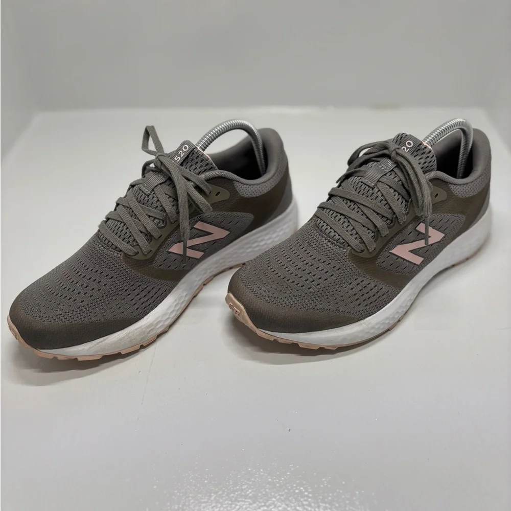 New Balance Fresh Foam 520 v8 Women’s Size 10 Gray Pink Running Shoes W520LM6 - Picture 2 of 14